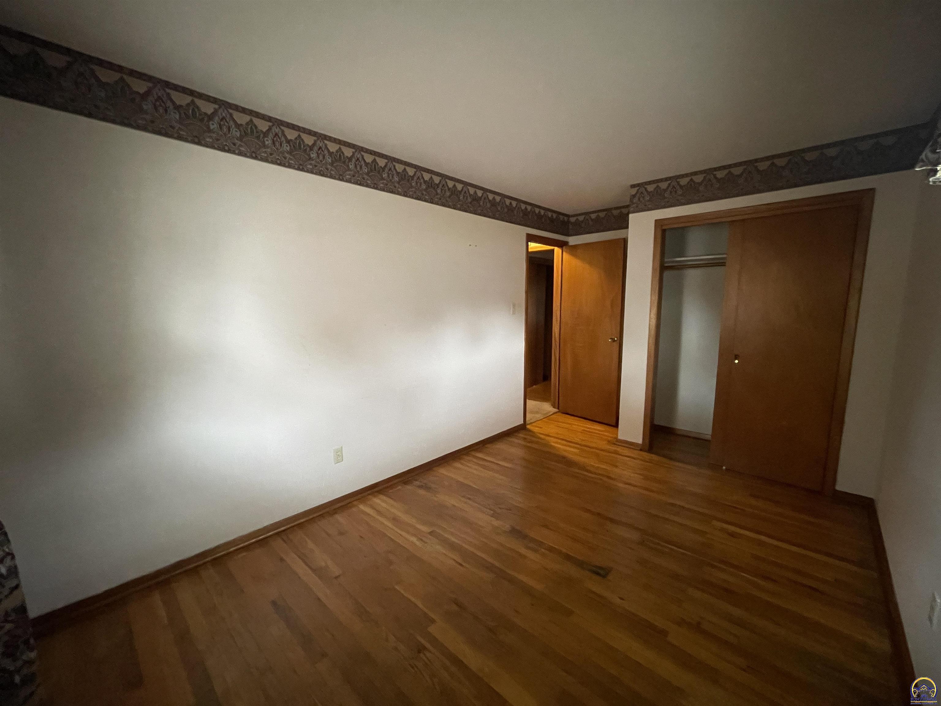 2924 Southwest Medford Avenue Topeka, KS 66611 - Photo 11 of 25