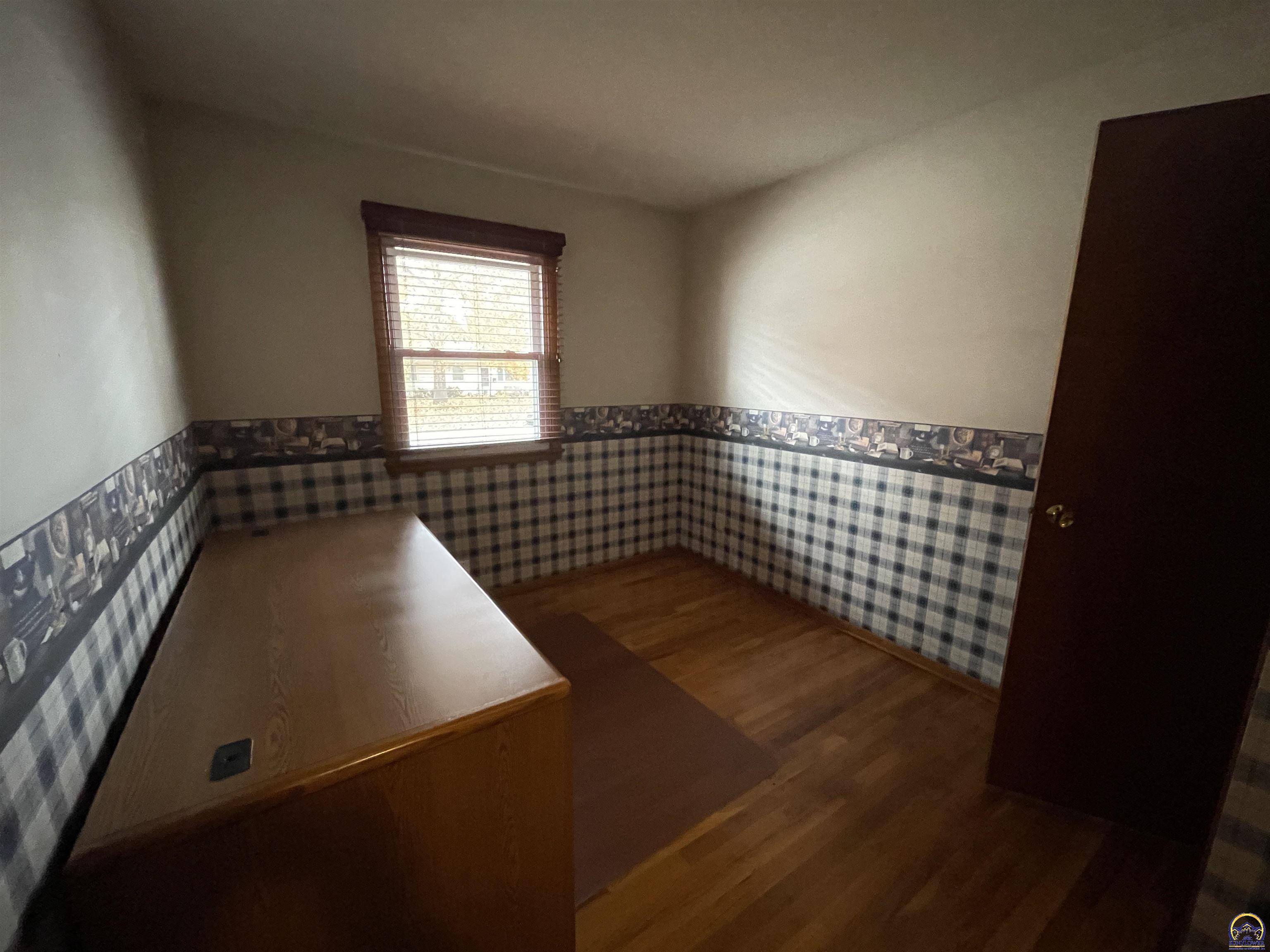 2924 Southwest Medford Avenue Topeka, KS 66611 - Photo 14 of 25