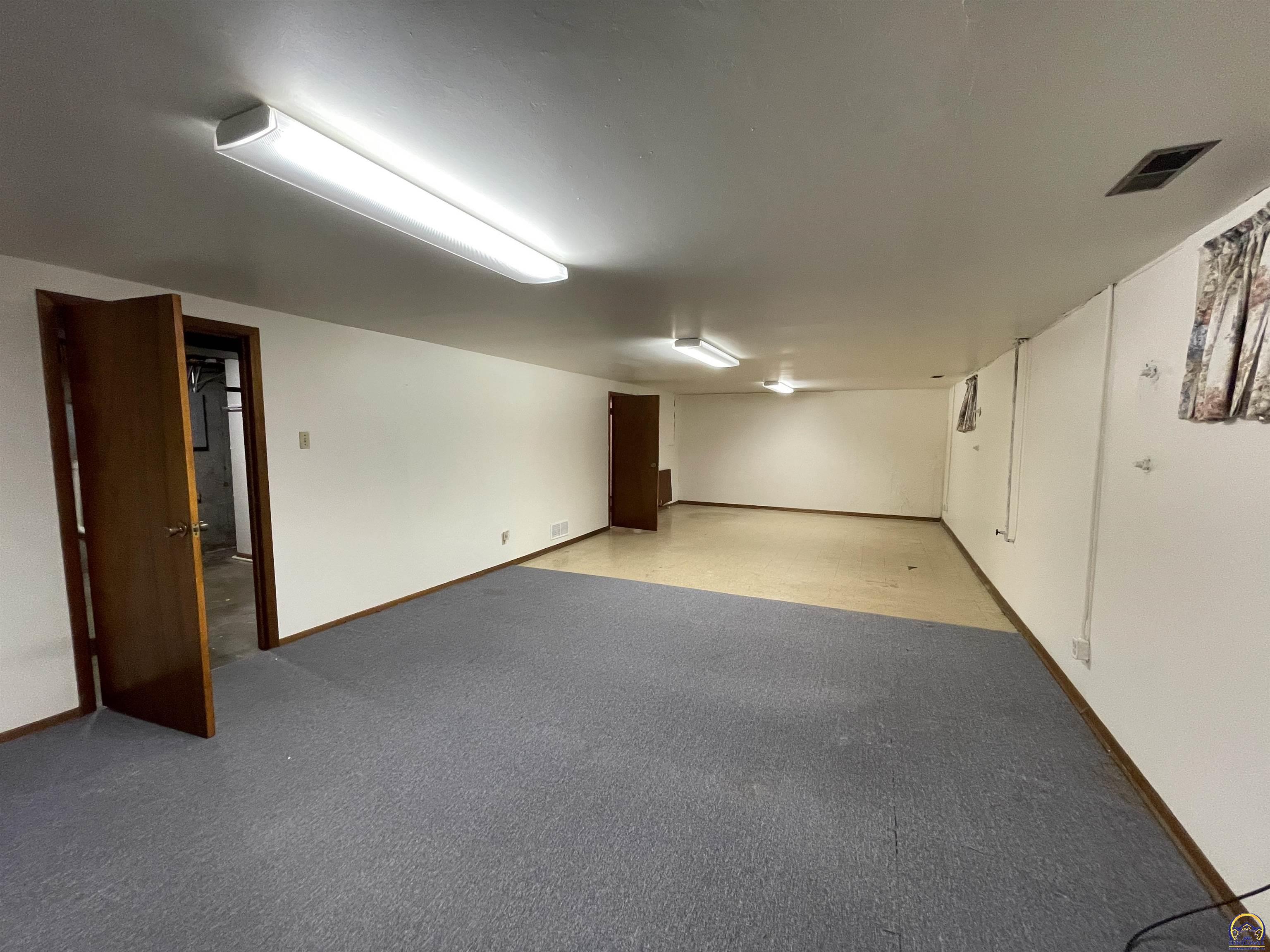 2924 Southwest Medford Avenue Topeka, KS 66611 - Photo 18 of 25