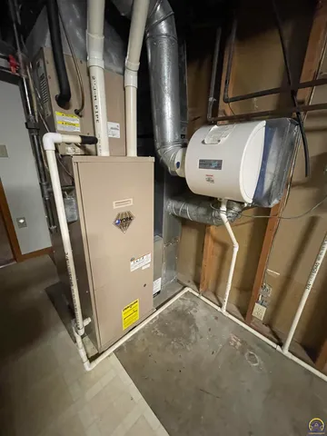 $174,900 | 2924 Southwest Medford Avenue, Topeka, KS 66611