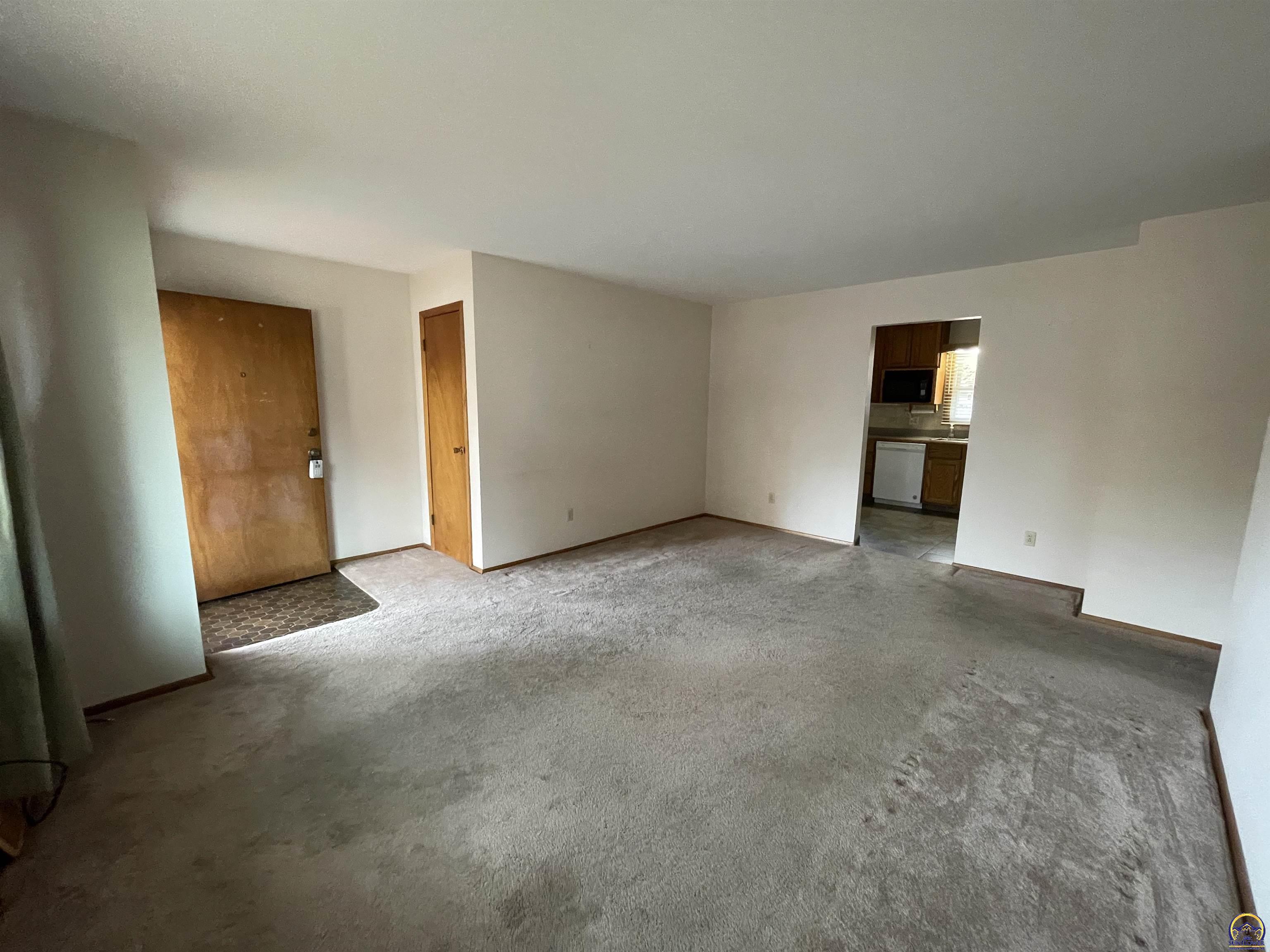 2924 Southwest Medford Avenue Topeka, KS 66611 - Photo 4 of 25