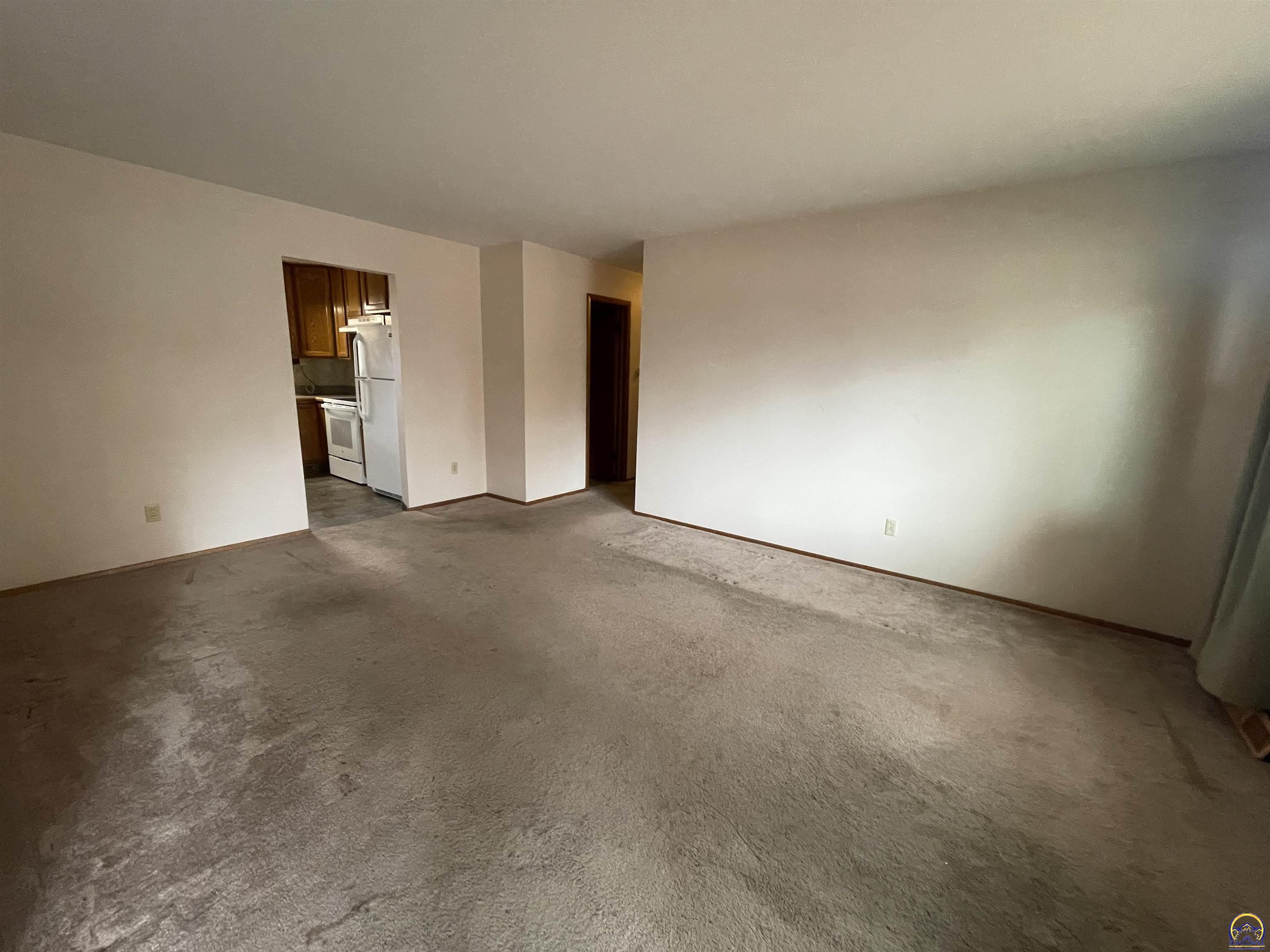 2924 Southwest Medford Avenue Topeka, KS 66611 - Photo 5 of 25