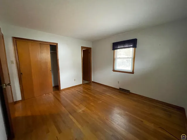 $174,900 | 2924 Southwest Medford Avenue, Topeka, KS 66611