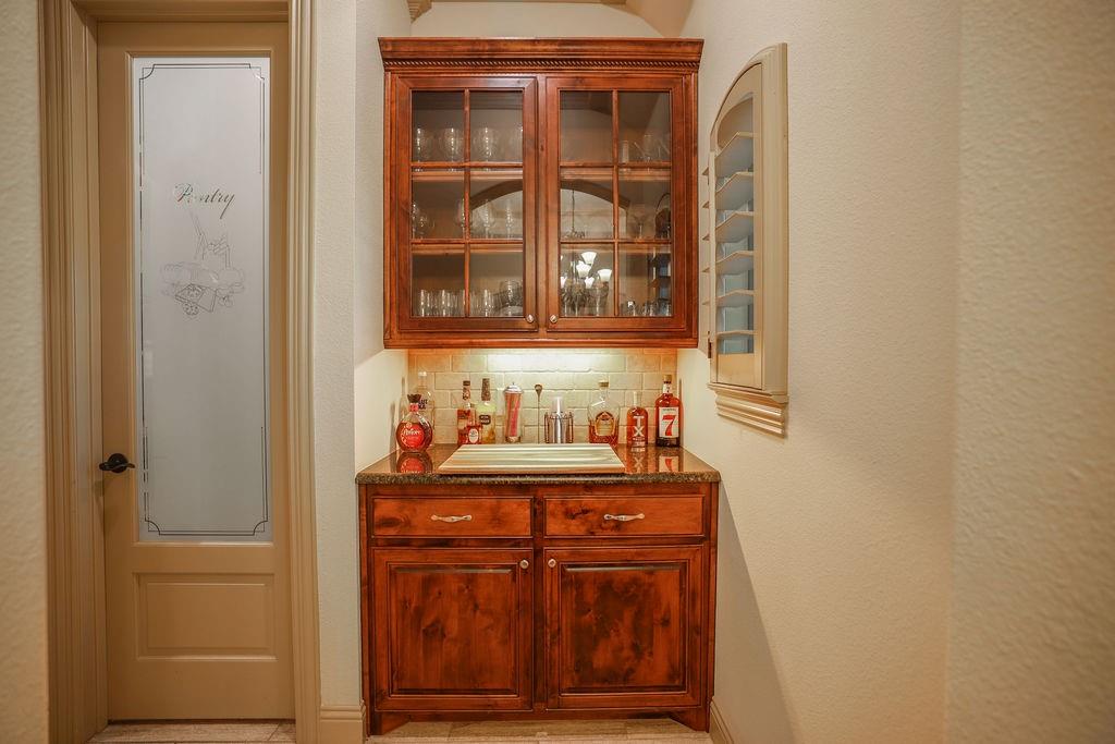1387 Shadow Lakes Drive Wills Point, TX 75169 - Photo 6 of 30 bar area/walk in pantry