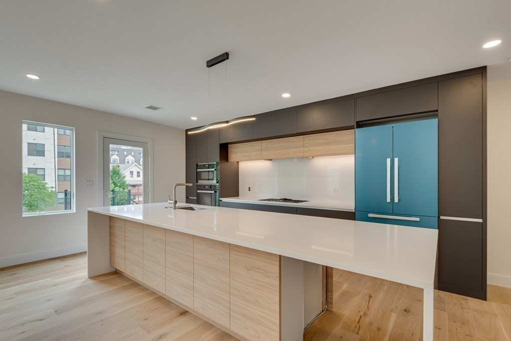 73 Verndale Street Brookline, MA 02446 - Photo 5 of 23