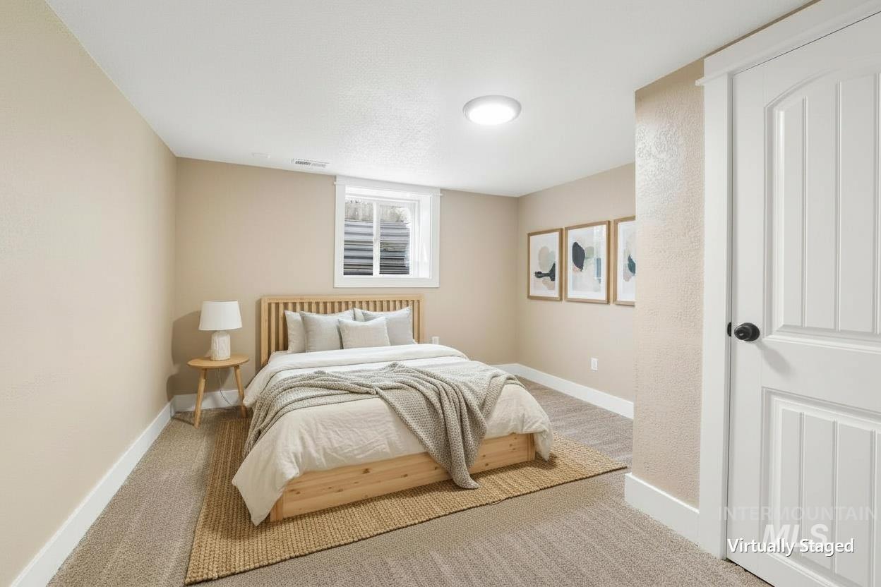 1226 Washington Street Gooding, ID 83330 - Photo 9 of 13 Carpeted bedroom with baseboards