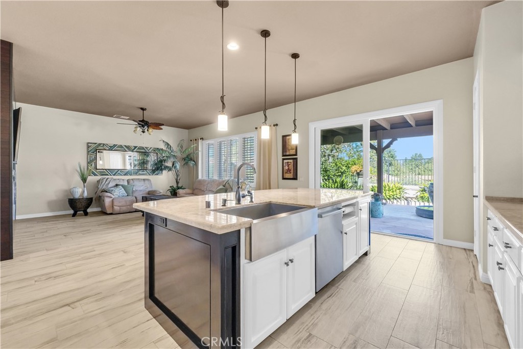 45407 Callesito Altar Temecula, CA 92592 - Photo 13 of 47