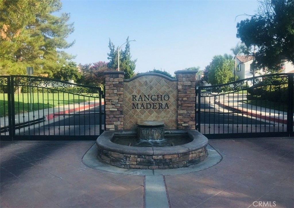 45407 Callesito Altar Temecula, CA 92592 - Photo 4 of 47