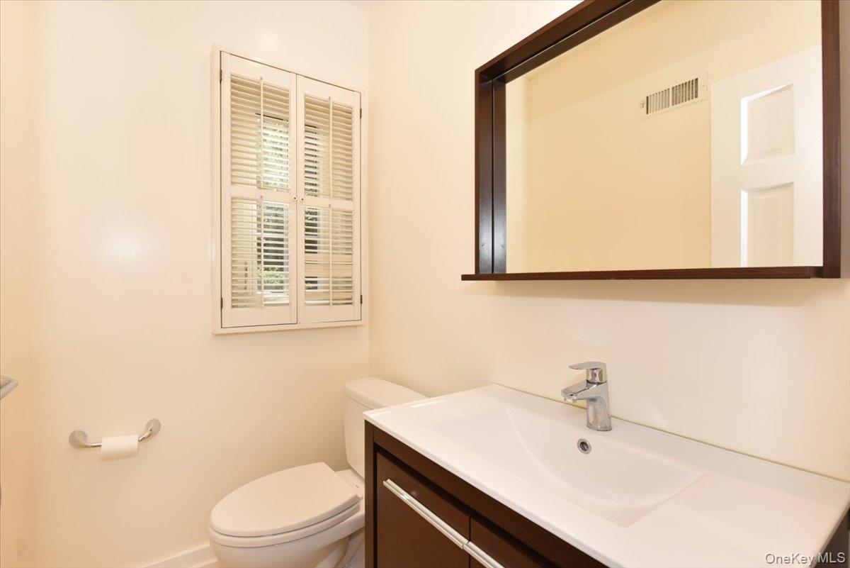 9 Dorset Road Great Neck, NY 11020 - Photo 21 of 40 Gallery Image 21