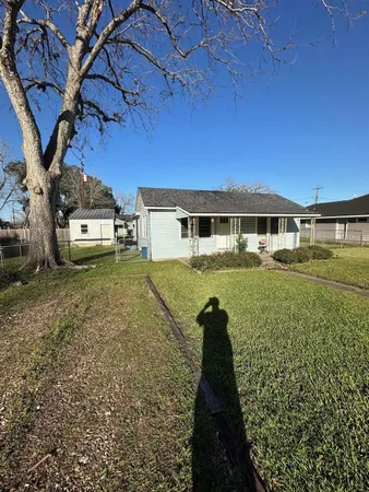 $1,350 | 329 Lazy Lane, Wharton, TX 77488