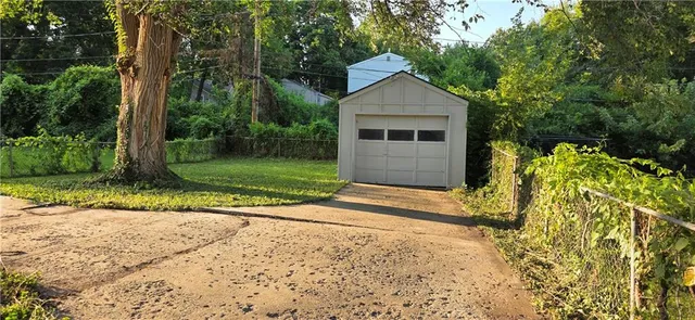 $244,900 | 216 West 82nd Street, Kansas City, MO 64114