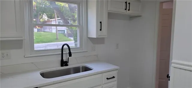 $244,900 | 216 West 82nd Street, Kansas City, MO 64114