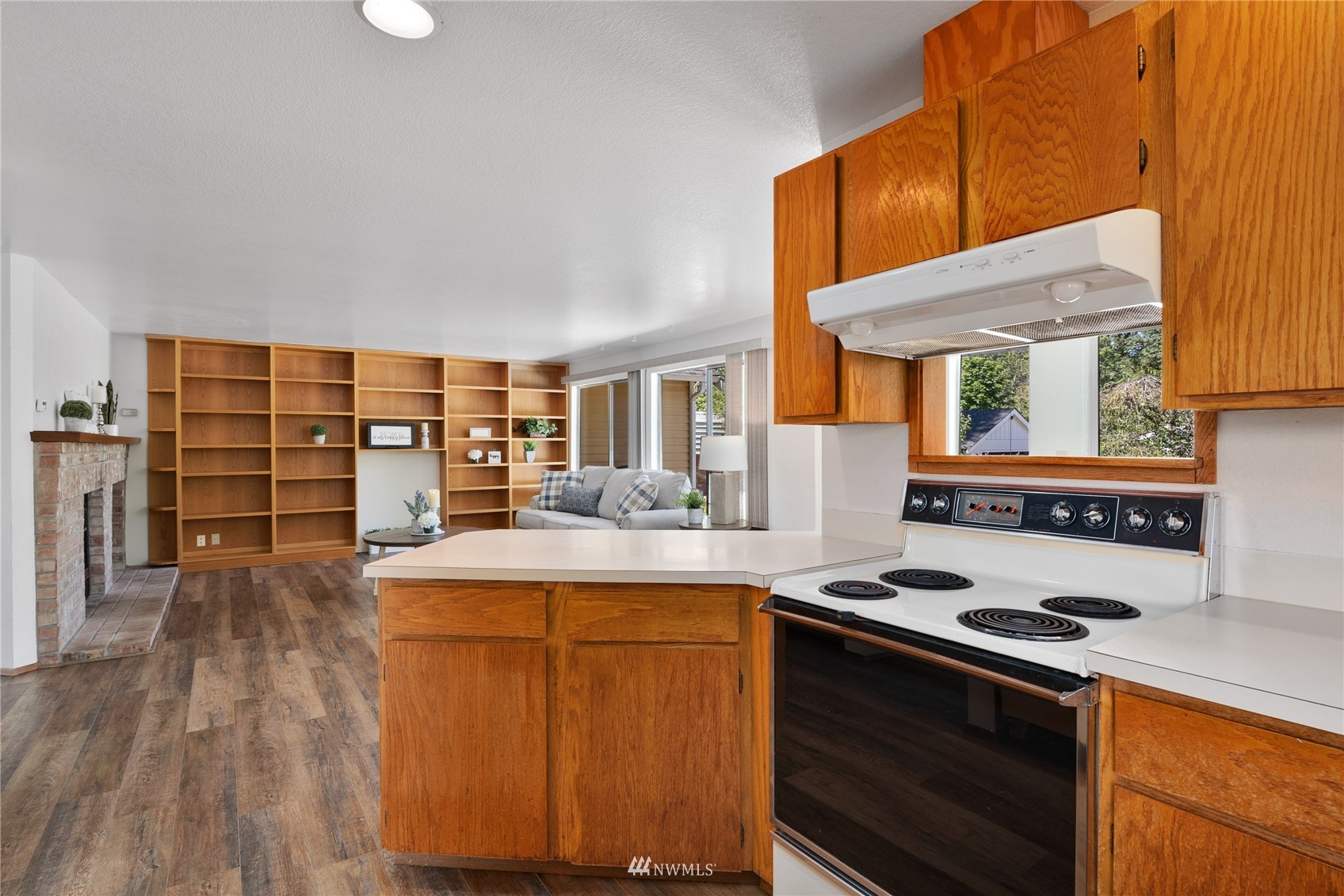 813 226th Street Southeast Bothell, WA 98021 - Photo 10 of 30 a kitchen with stove and cabinets