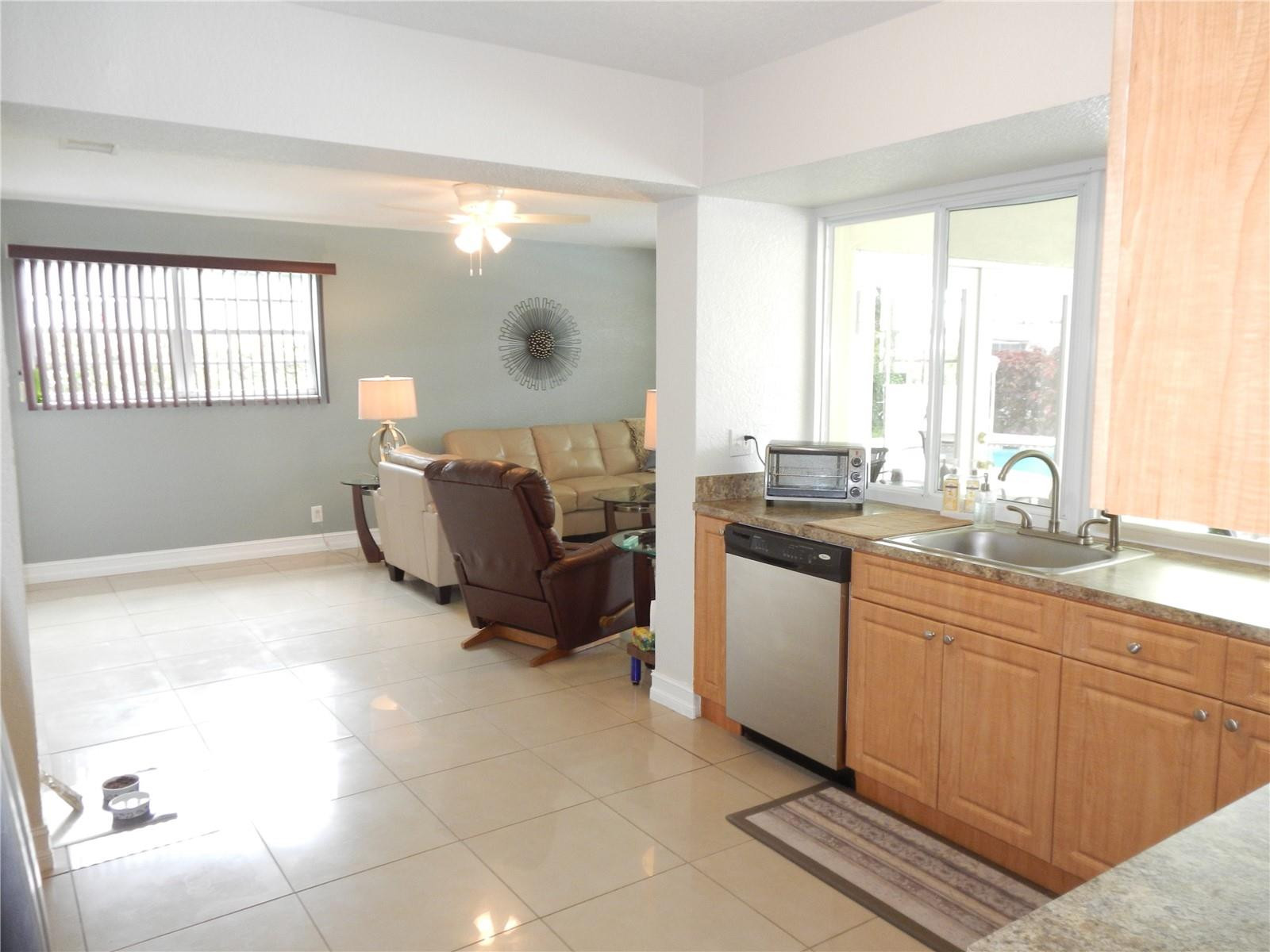 4717 Washington Street Hollywood, FL 33021 - Photo 9 of 21 Photo 9