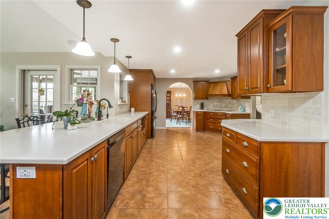 525 Wedgewood Road Bethlehem, PA 18017 - Photo 13 of 61 Gallery Image 13