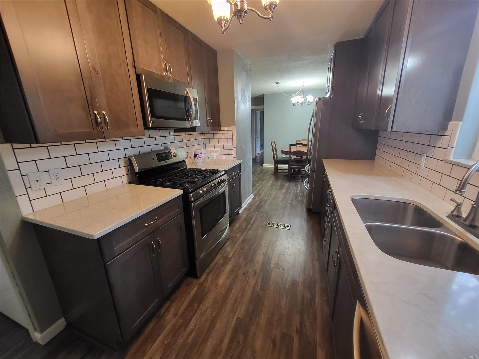 401 Hillcrest Drive Belleville, IL 62221 - Photo 10 of 61