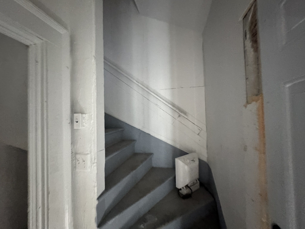 131 College Street Springfield, MA 01109 - Photo 15 of 41