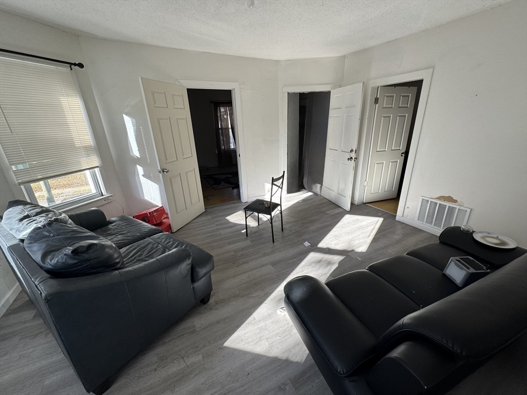 131 College Street Springfield, MA 01109 - Photo 17 of 41