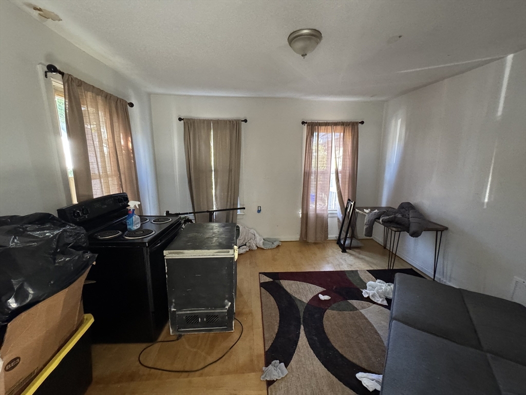 131 College Street Springfield, MA 01109 - Photo 18 of 41