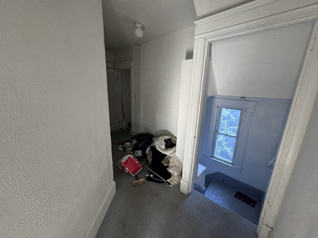 131 College Street Springfield, MA 01109 - Photo 19 of 41