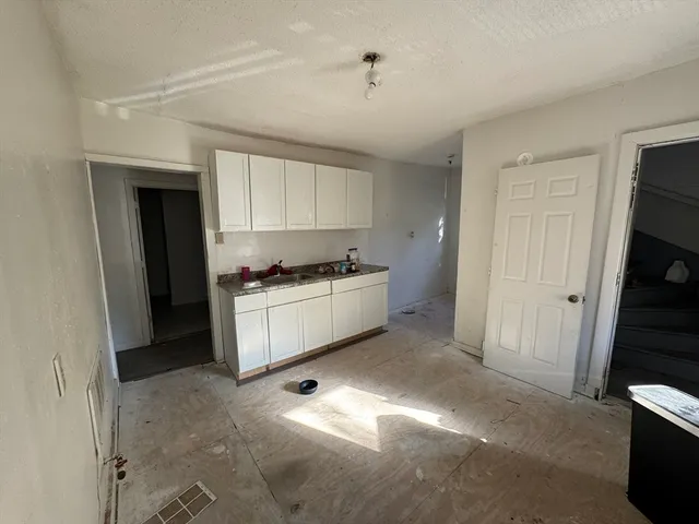 $219,999 | 131 College Street, Springfield, MA 01109