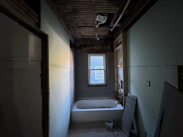 $219,999 | 131 College Street, Springfield, MA 01109