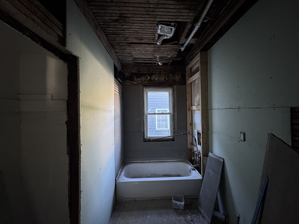 131 College Street Springfield, MA 01109 - Photo 3 of 41