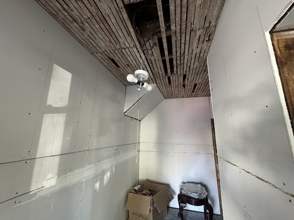 131 College Street Springfield, MA 01109 - Photo 5 of 41