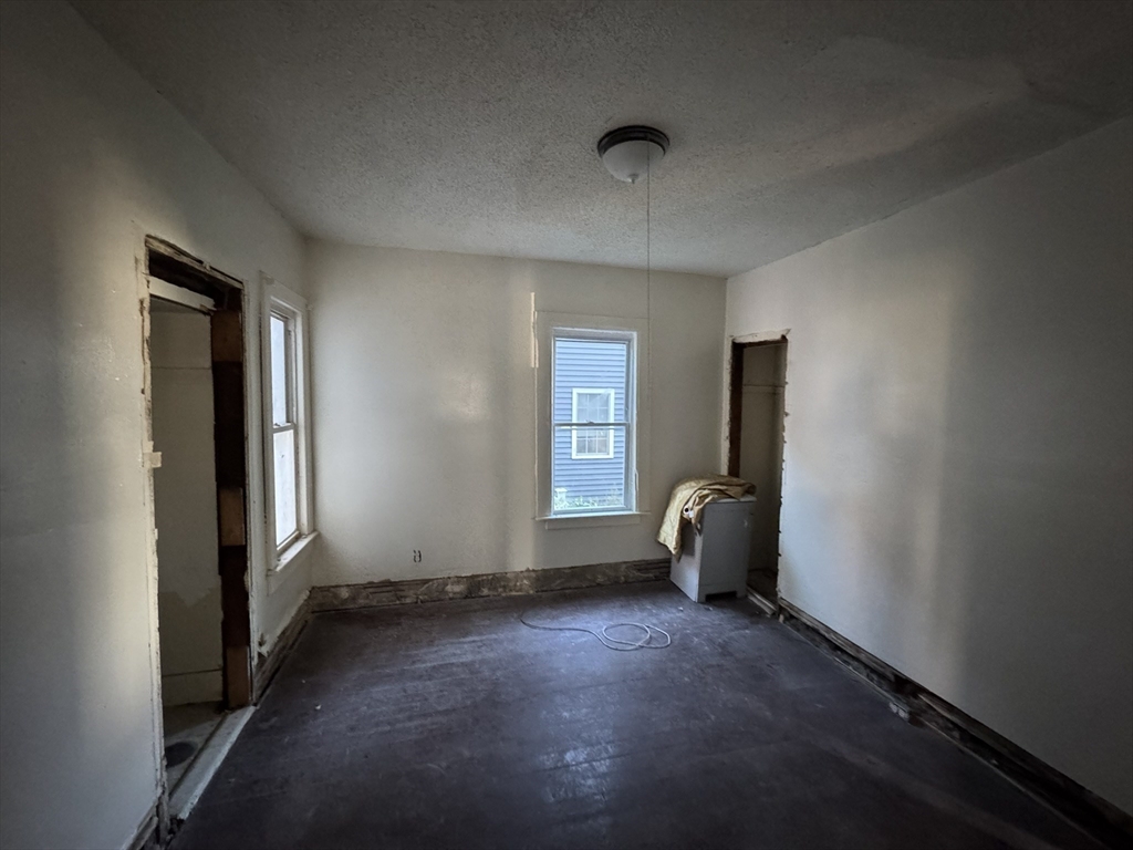 131 College Street Springfield, MA 01109 - Photo 8 of 41