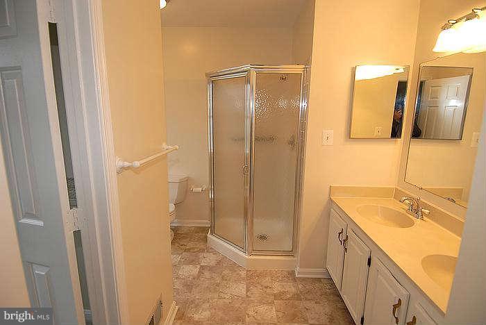149 Seneca Ridge Drive Sterling, VA 20164 - Photo 18 of 30 Bath (Master)