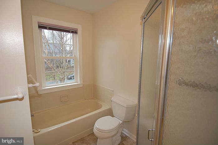 149 Seneca Ridge Drive Sterling, VA 20164 - Photo 19 of 30 Bath (Master)