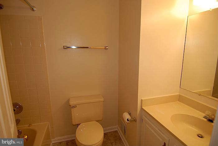 149 Seneca Ridge Drive Sterling, VA 20164 - Photo 21 of 30 Bath