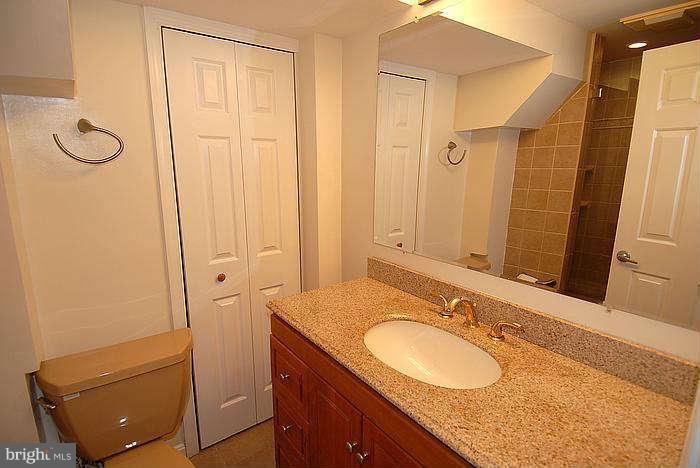 149 Seneca Ridge Drive Sterling, VA 20164 - Photo 27 of 30 Bath
