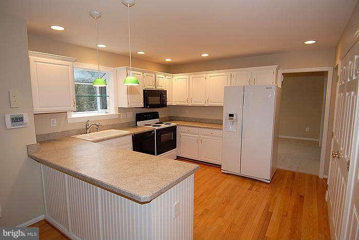 149 Seneca Ridge Drive Sterling, VA 20164 - Photo 4 of 30 Kitchen