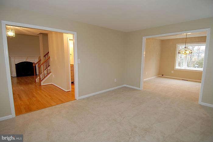 149 Seneca Ridge Drive Sterling, VA 20164 - Photo 6 of 30 Living Room