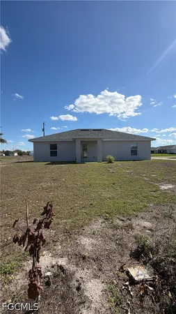 $2,100 | 3914 9th Street West, Lehigh Acres, FL 33971