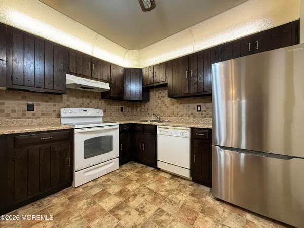 $1,800 | 115 Amberly Drive, Unit G, Manalapan, NJ 07726