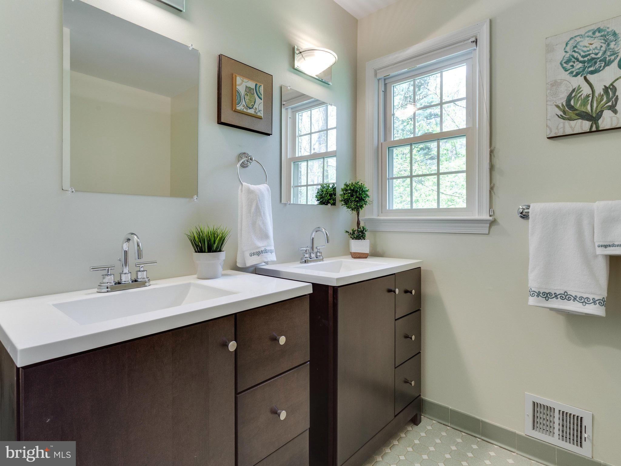 8614 Brook Road McLean, VA 22102 - Photo 19 of 30 Bath