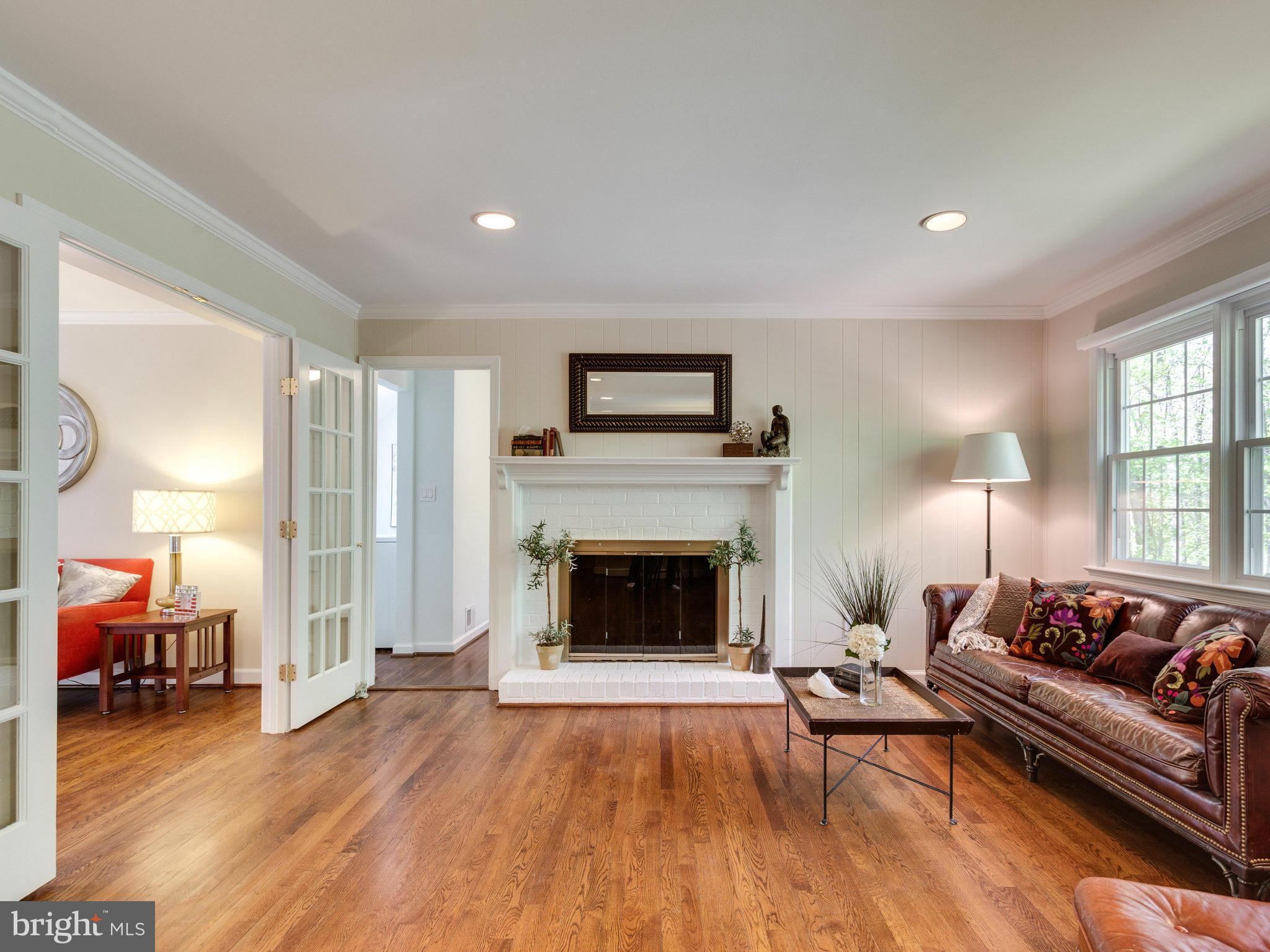 8614 Brook Road McLean, VA 22102 - Photo 5 of 30 Living Room