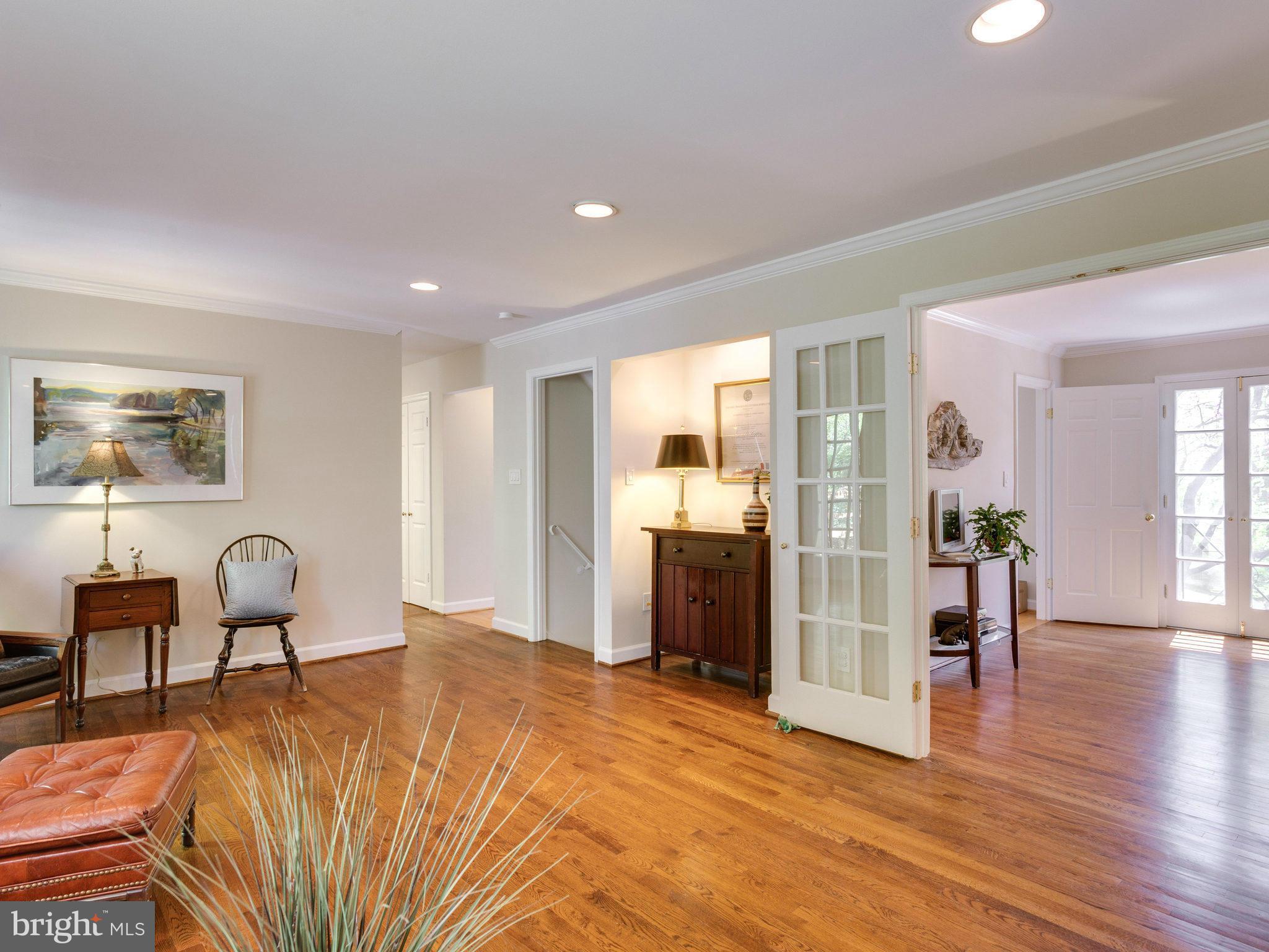 8614 Brook Road McLean, VA 22102 - Photo 7 of 30 Living Room