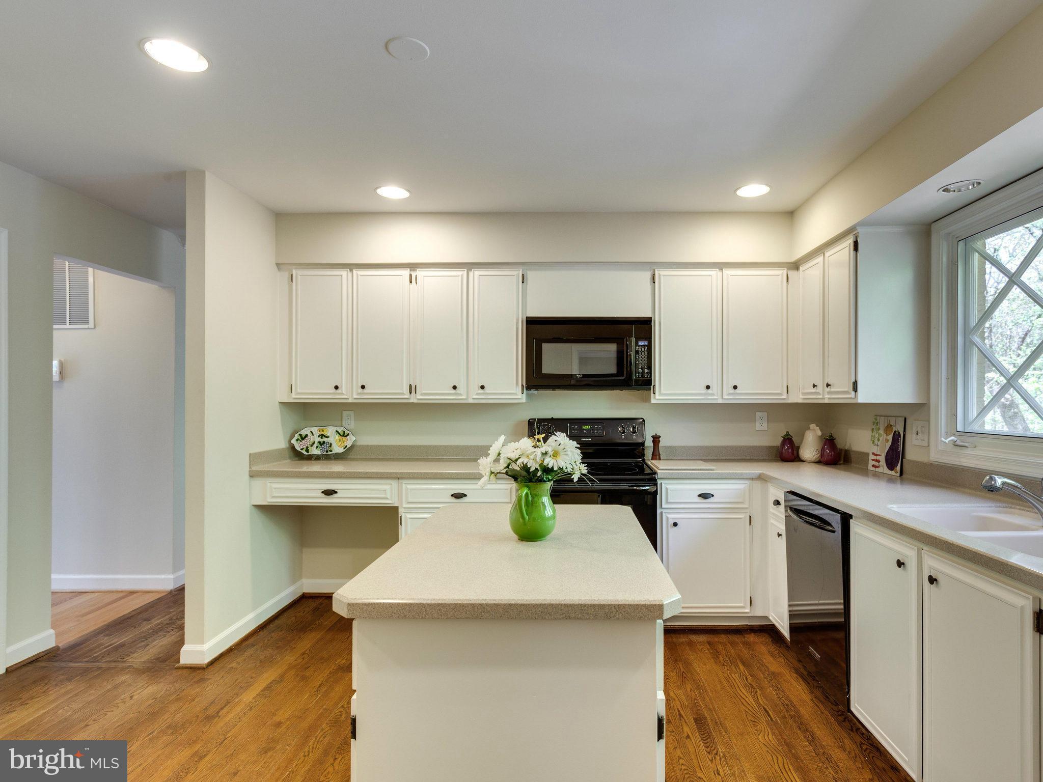 8614 Brook Road McLean, VA 22102 - Photo 9 of 30 Kitchen