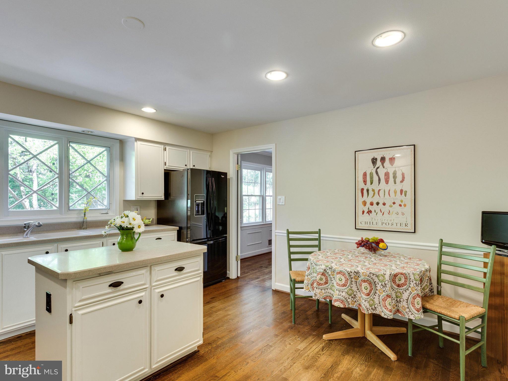 8614 Brook Road McLean, VA 22102 - Photo 10 of 30 Breakfast area