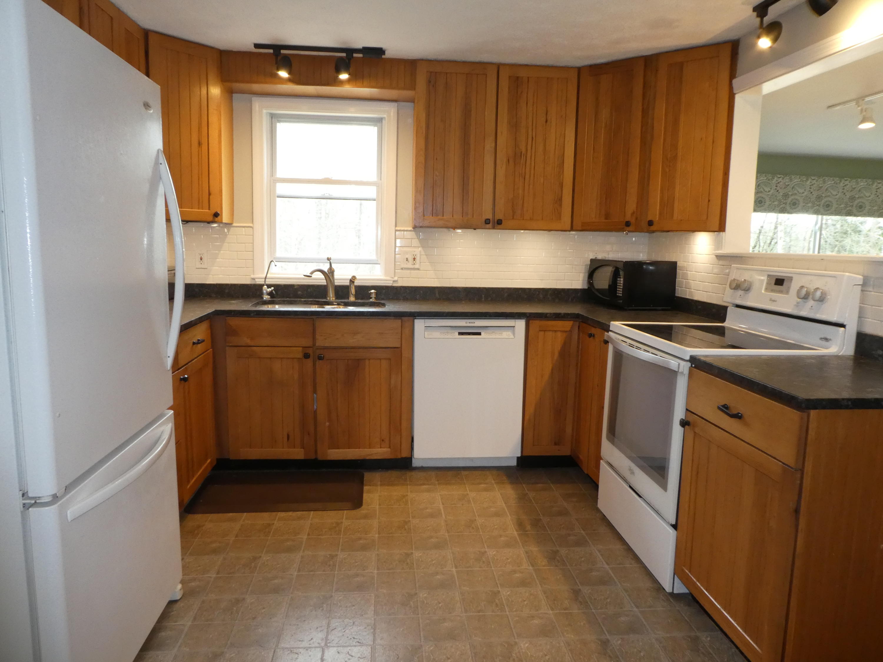 22 Woodland Road Gorham, ME 04038 - Photo 22 of 41 kitchen