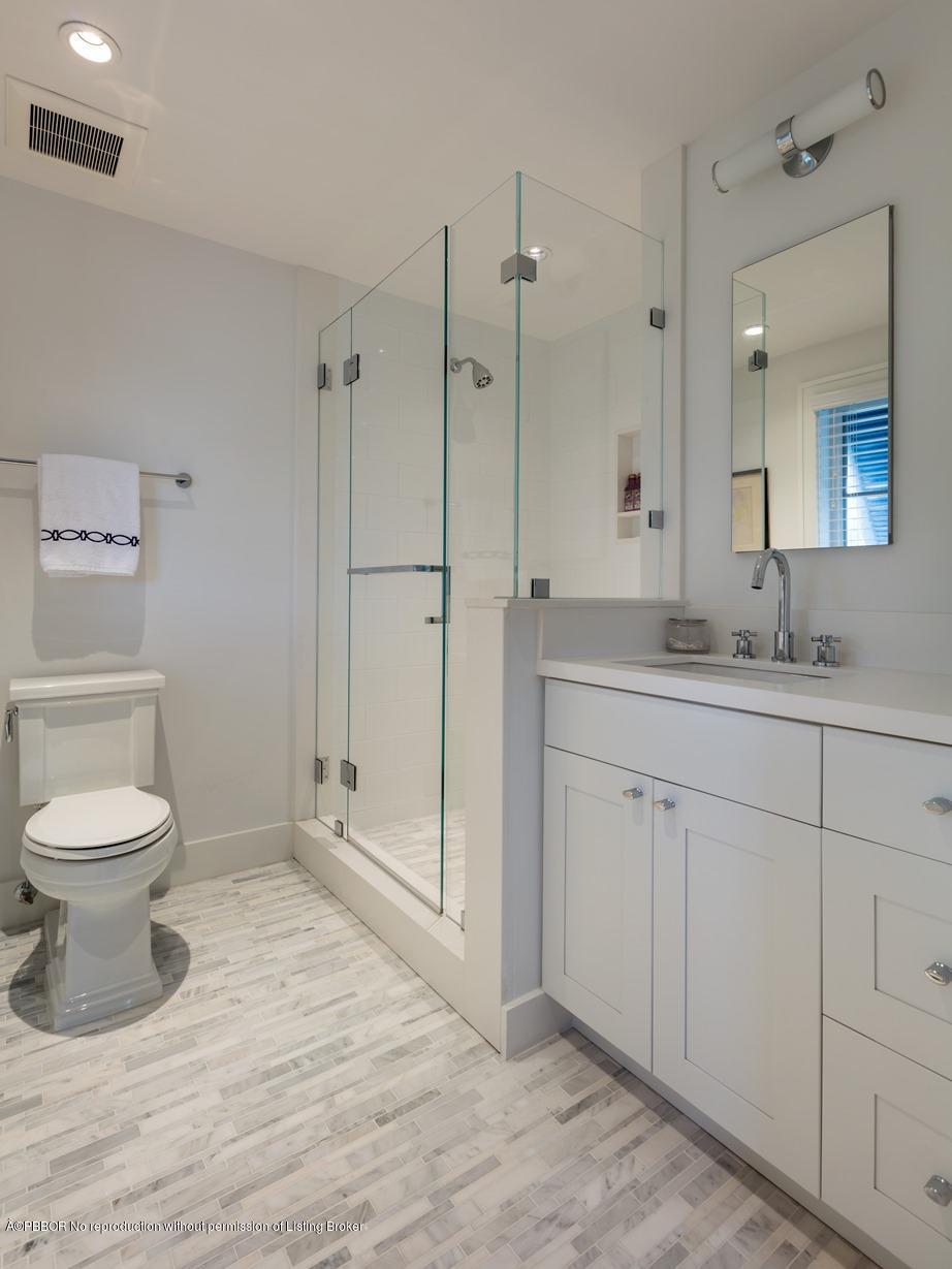 135 Seagate Road Palm Beach, FL 33480 - Photo 18 of 25 Guest Bath