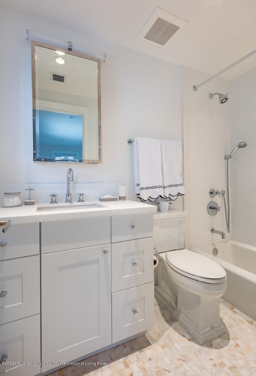 135 Seagate Road Palm Beach, FL 33480 - Photo 19 of 25 Guest Bath2