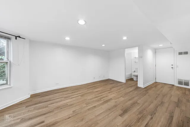 $1,600 | 3414 North Damen Avenue, Chicago, IL 60618