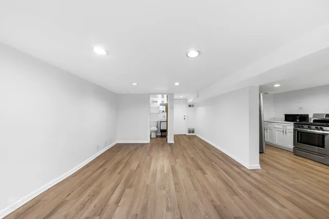 $1,600 | 3414 North Damen Avenue, Chicago, IL 60618