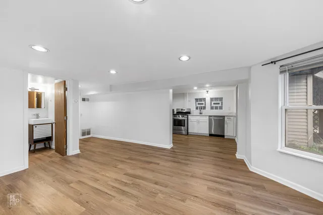 $1,600 | 3414 North Damen Avenue, Chicago, IL 60618