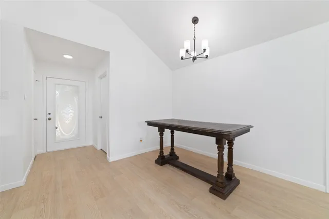 a view of livingroom with furniture
