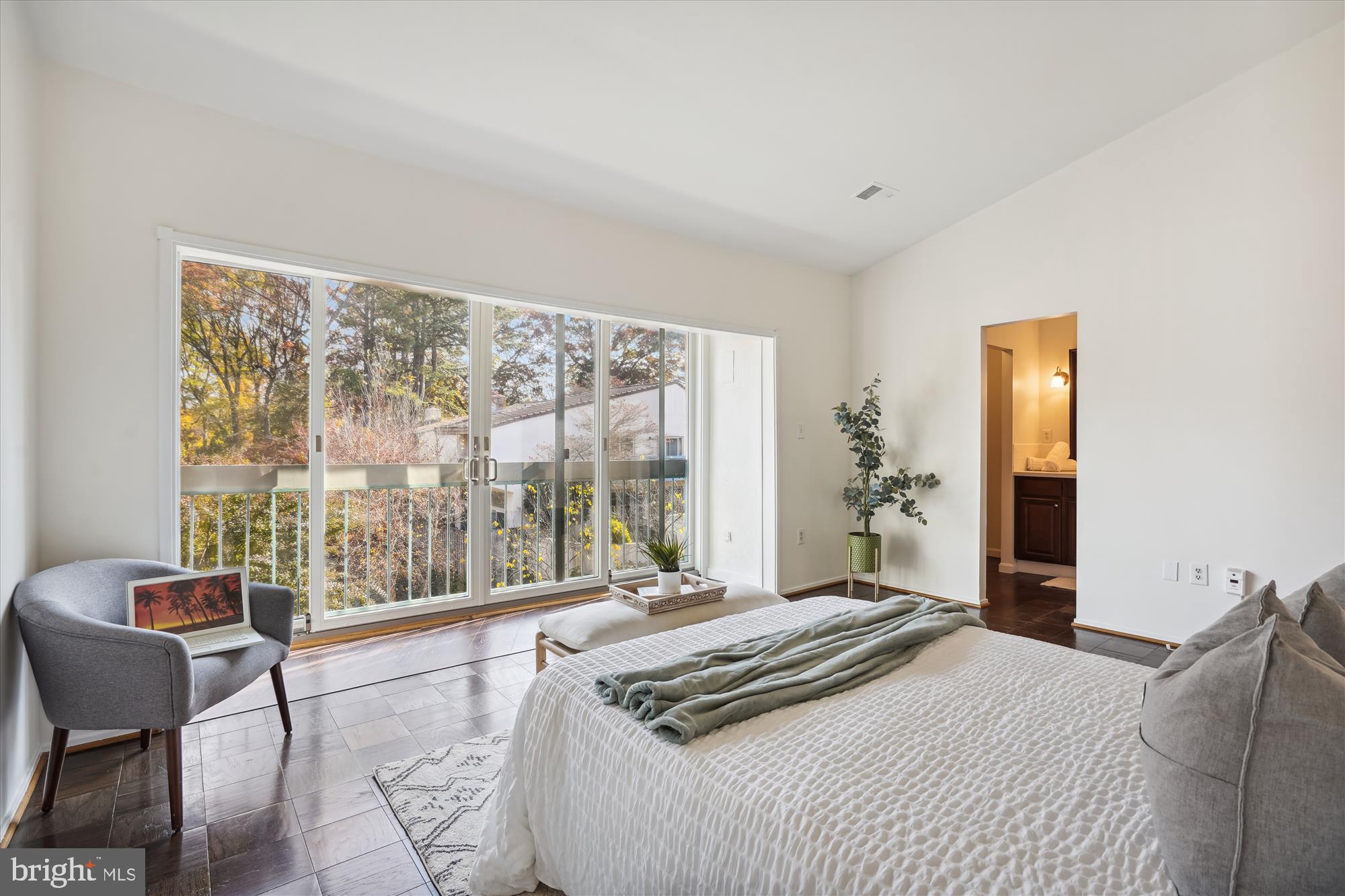 11648 Mediterranean Court Reston, VA 20190 - Photo 15 of 43 Primary Bedroom